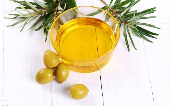 Olive Oil Benefits : सजून कम करने और हड्डियों को मजबूतर रखने के लिए परफैक्ट है ऑलिव आयल, ऐसे करें इस्तेमाल