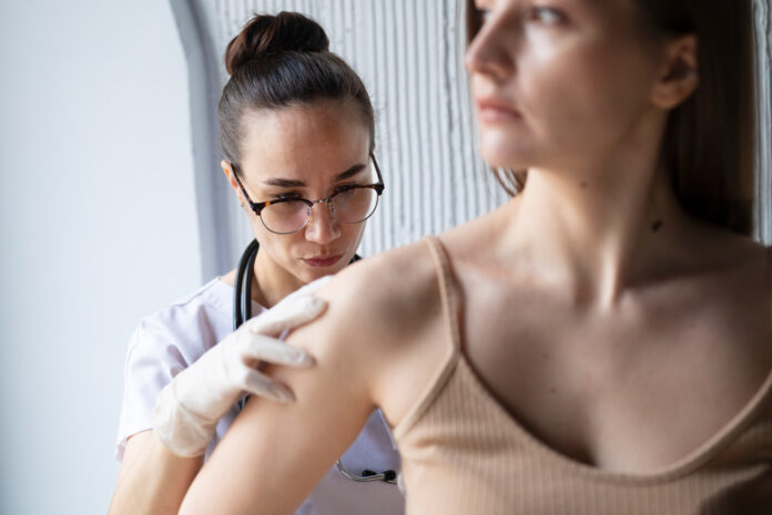 Psoriasis : सोरायसिस के पीछे तनाव प्रमुख वजह, सर्दियों में बिगड सकते हैं लक्षण : एम्स विशेषज्ञ