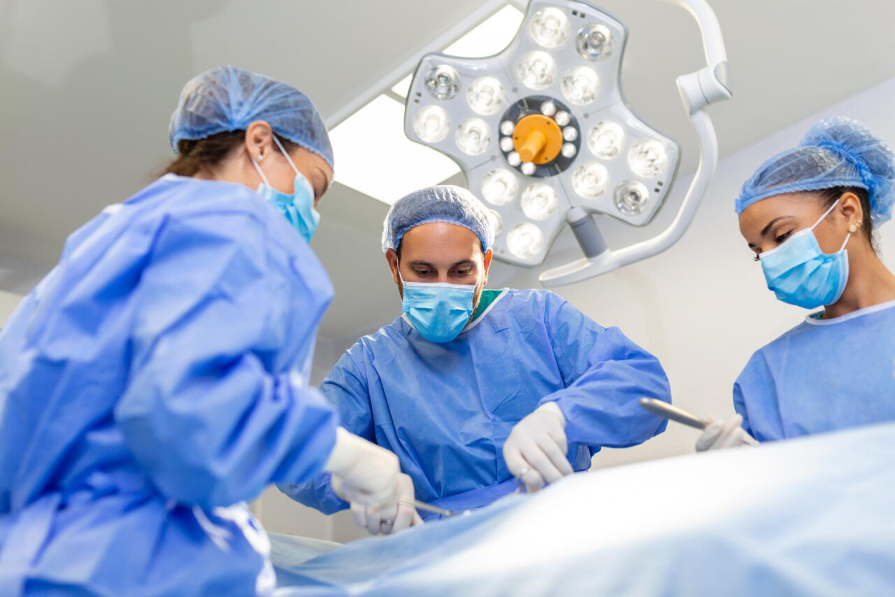 जान पर खेलकर डॉक्टरों ने की Triple Positive Patient की जटिल सर्जरी 1 जान पर खेलकर डॉक्टरों ने की ट्रिपल पॉजिटिव मरीज की जटिल सर्जरी