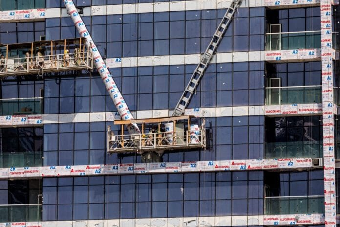 Delhi News : दिल्ली में तैयार हो रहा है सबसे बडा ट्रॉमा सेंटर, इस क्षेत्र को मिलेगा लाभ