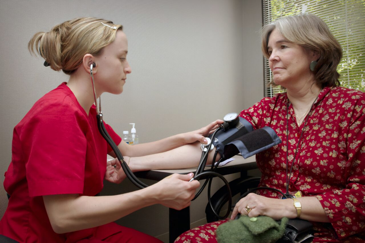 High Blood Pressure के लिए 'Potassium-Rich Salt' जान लें फायदे 1 High Blood Pressure : खाने में शामिल करें पोटेशियम युक्त नमक, जान लें फायदे