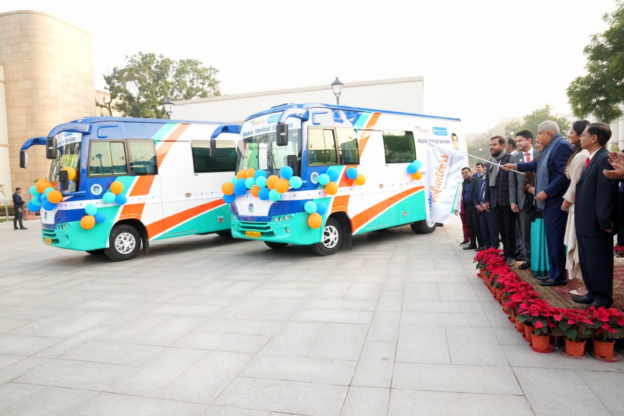 Delhi News : उपराष्ट्रपति ने मोबाइल मेडिकल क्लिनिक किया लॉन्च 1 Delhi News : उपराष्ट्रपति ने मोबाइल मेडिकल क्लिनिक किया लॉन्च