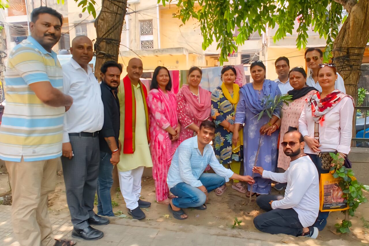 Tree Plantation Campaign: पूर्वी दिल्ली में ‘एक पेड़ मां के नाम’ से नई शुरुआत 1 Tree Plantation Campaign: पूर्वी दिल्ली में ‘एक पेड़ मां के नाम’ से नई शुरुआत